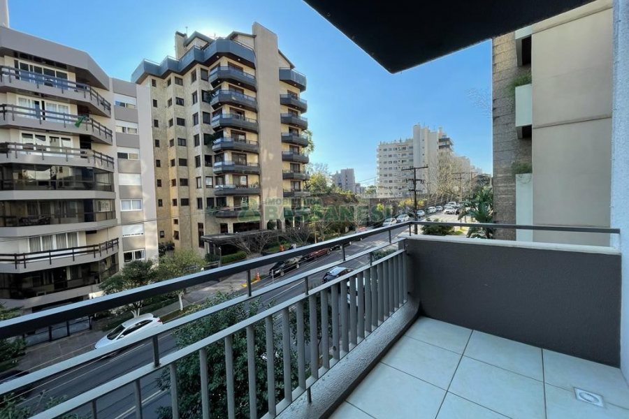 Apto Mobiliado com 115m², 3 dormitórios, 2 vagas, no bairro Centro em Caxias do Sul para Alugar