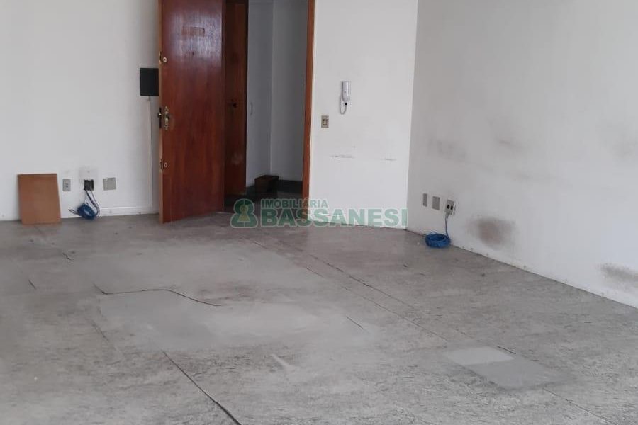Sala com 68m², 1 vaga, no bairro Rio Branco em Caxias do Sul para Comprar