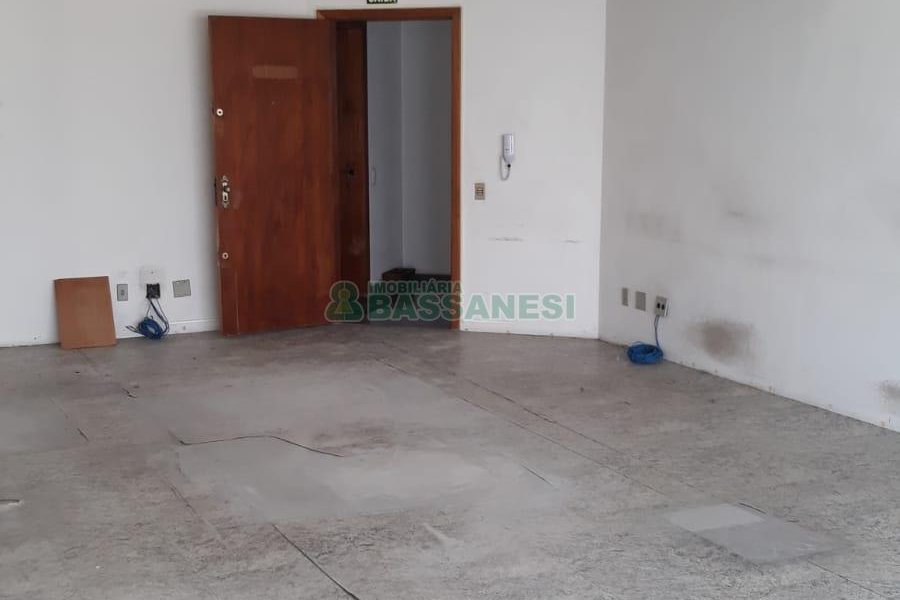 Sala com 68m², 1 vaga, no bairro Rio Branco em Caxias do Sul para Comprar