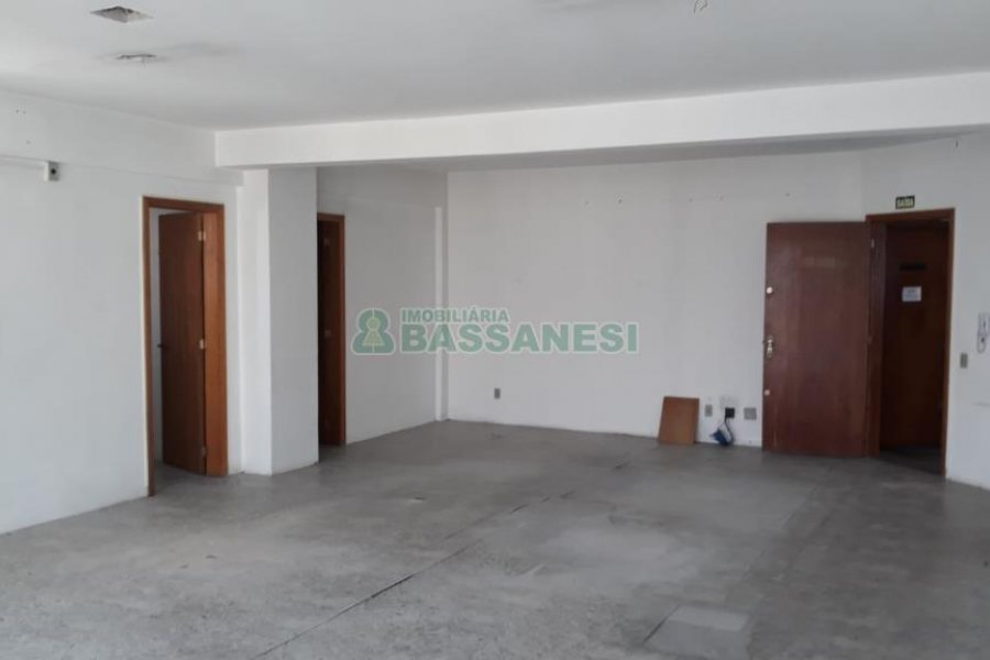 Sala com 68m², 1 vaga, no bairro Rio Branco em Caxias do Sul para Comprar