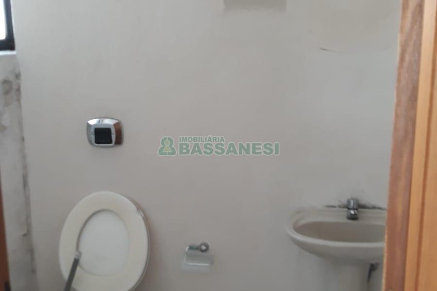 Sala com 68m², 1 vaga, no bairro Rio Branco em Caxias do Sul para Comprar