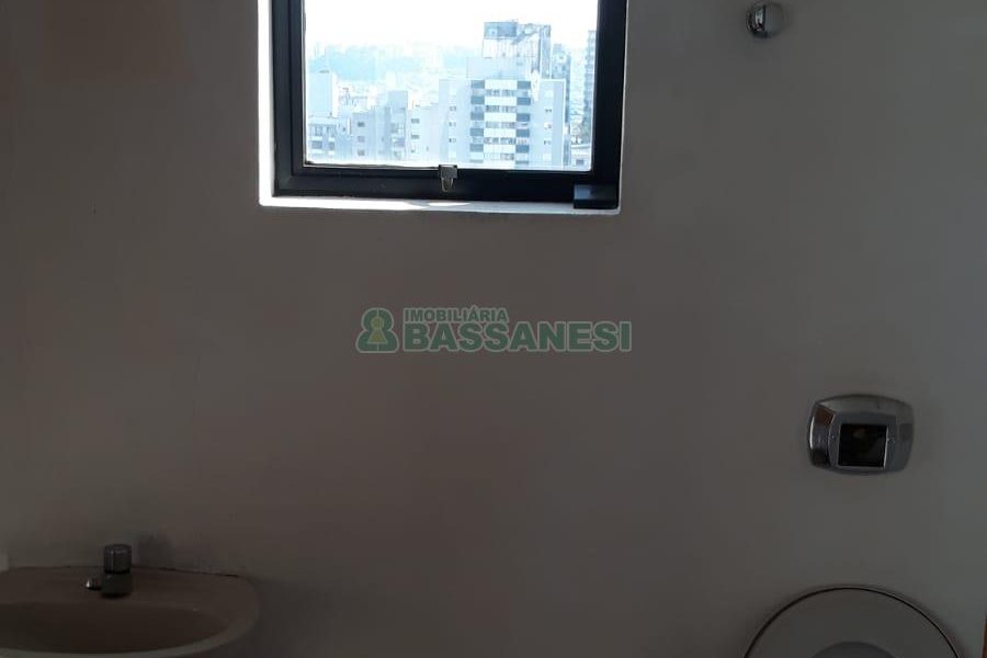 Sala com 68m², 1 vaga, no bairro Rio Branco em Caxias do Sul para Comprar