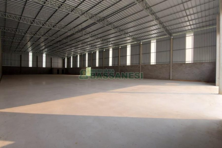 Pavilhão com 1188m², no bairro São Gotardo em Flores da Cunha para Alugar