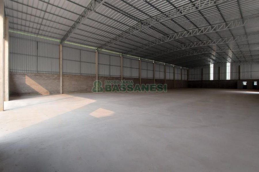 Pavilhão com 1188m², no bairro São Gotardo em Flores da Cunha para Alugar