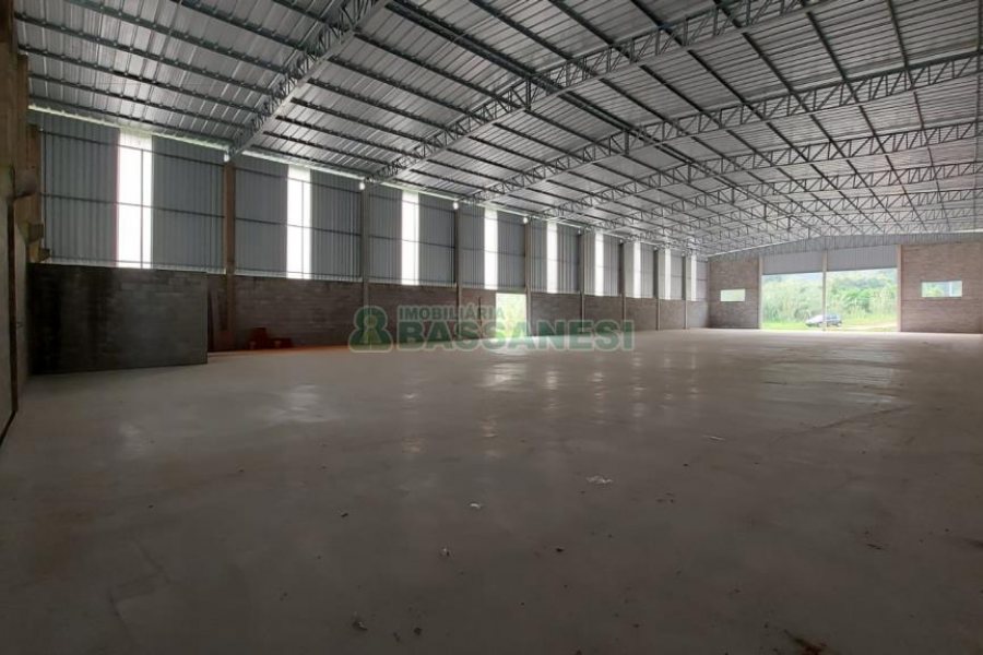 Pavilhão com 1188m², no bairro São Gotardo em Flores da Cunha para Alugar