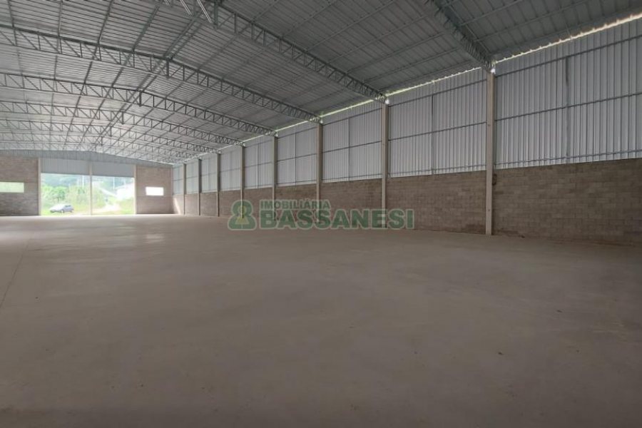 Pavilhão com 1188m², no bairro São Gotardo em Flores da Cunha para Alugar
