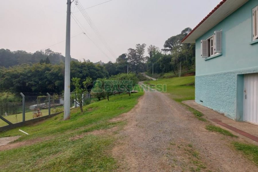 Pavilhão com 1188m², no bairro São Gotardo em Flores da Cunha para Alugar