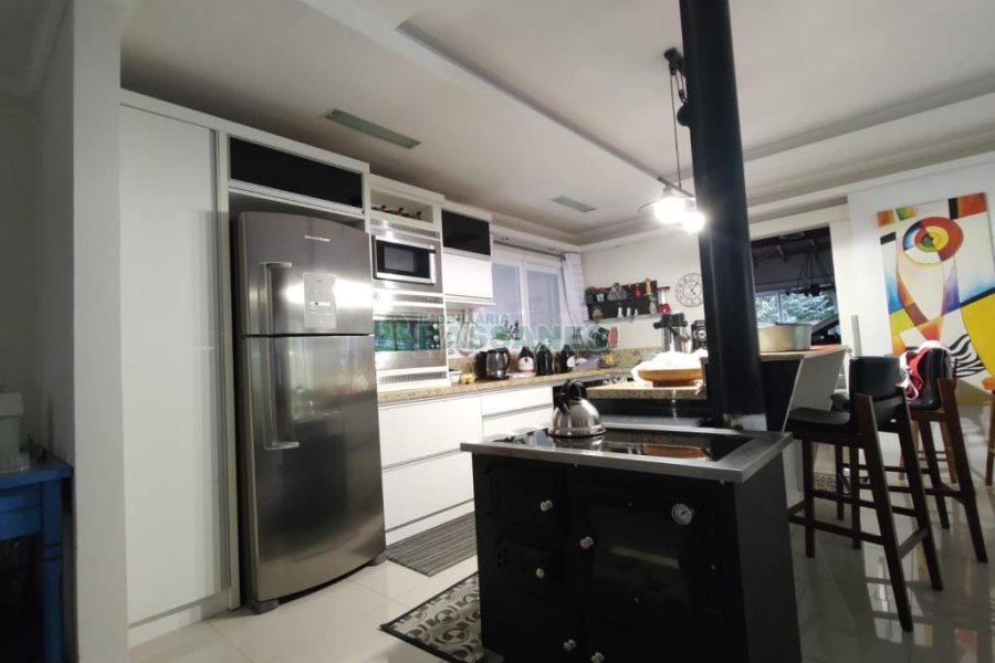 Chácara com 167m², no bairro Ana Rech em Caxias do Sul para Comprar