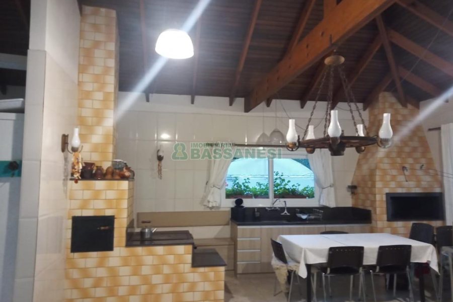 Chácara com 167m², no bairro Ana Rech em Caxias do Sul para Comprar