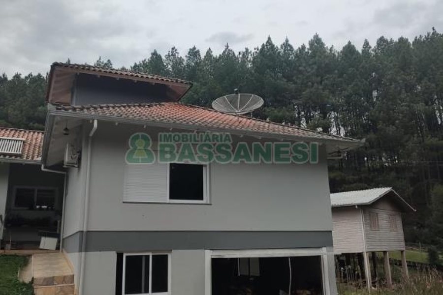 Chácara com 167m², no bairro Ana Rech em Caxias do Sul para Comprar