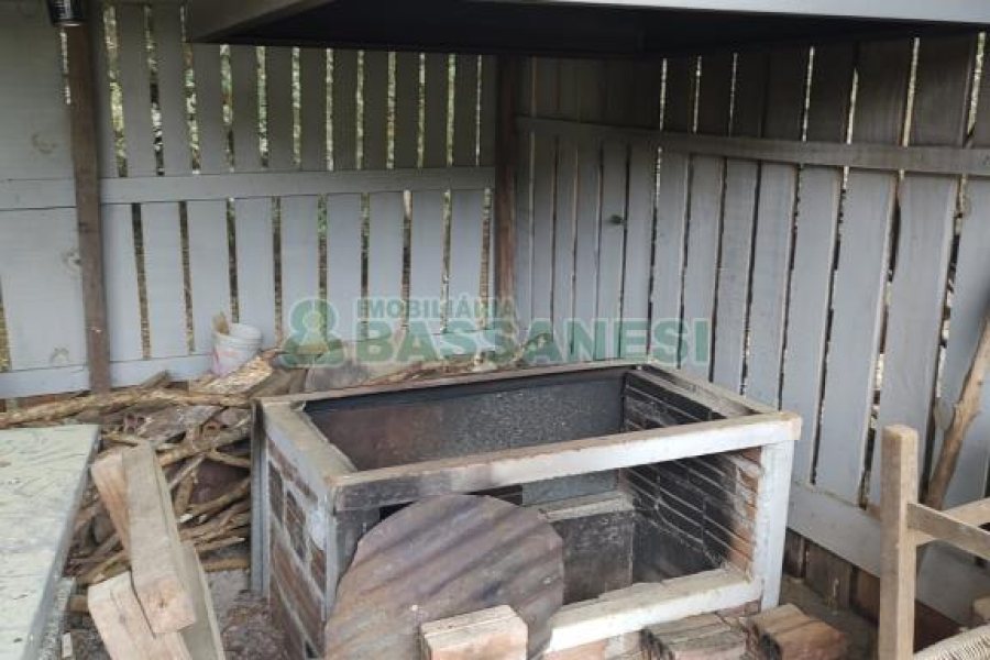 Chácara com 167m², no bairro Ana Rech em Caxias do Sul para Comprar