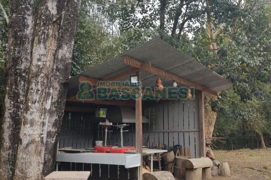 Chácara com 167m², no bairro Ana Rech em Caxias do Sul para Comprar