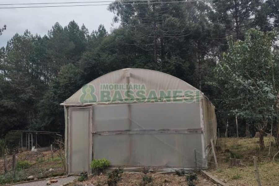 Chácara com 167m², no bairro Ana Rech em Caxias do Sul para Comprar