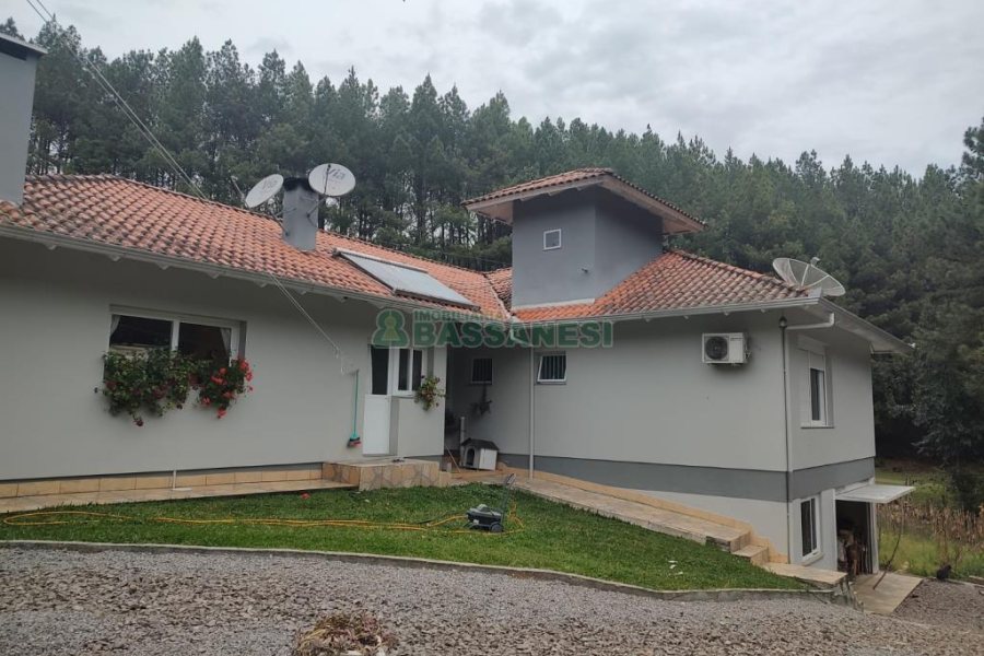 Chácara com 167m², no bairro Ana Rech em Caxias do Sul para Comprar