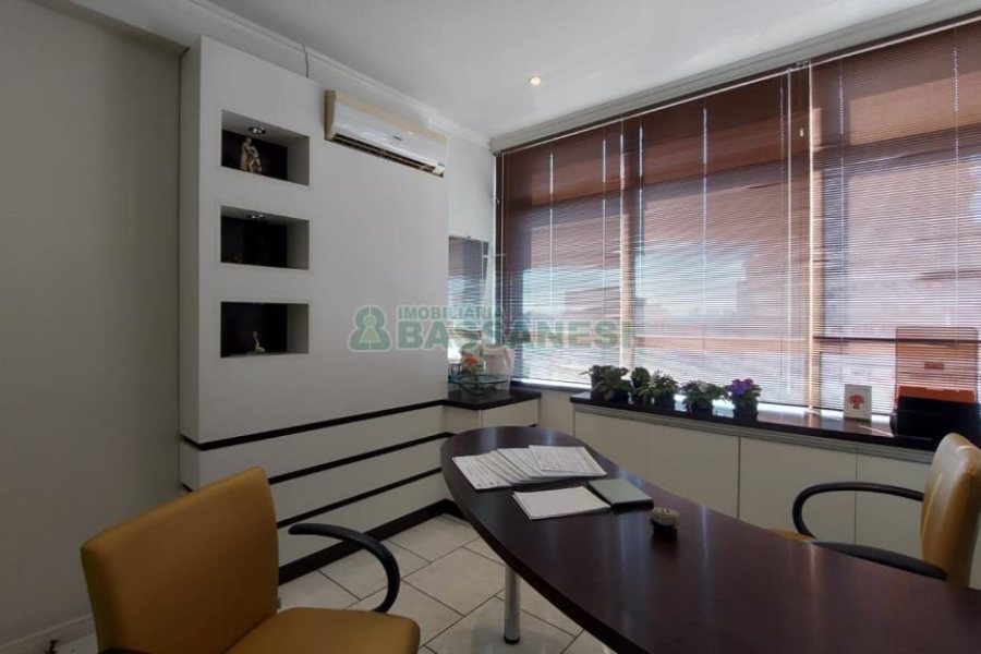 Sala com 53m², 1 vaga, no bairro Centro em Caxias do Sul para Comprar