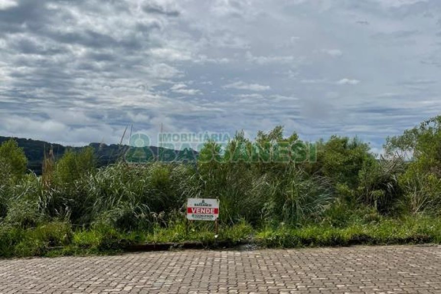 Terreno, no bairro Treviso em Caxias do Sul para Comprar