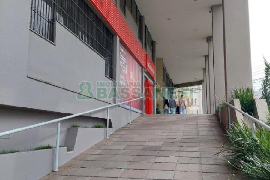 Loja com 643m², no bairro São Pelegrino em Caxias do Sul para Comprar