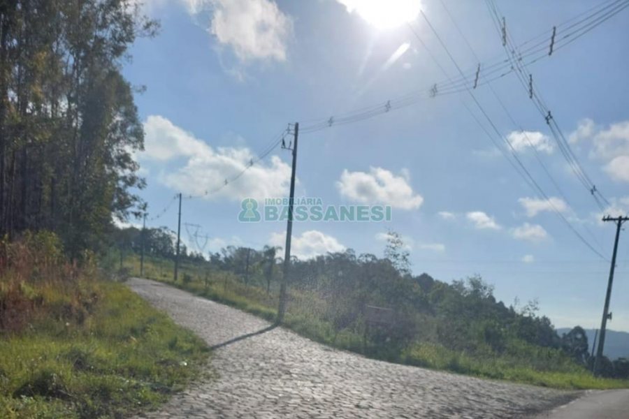 Terreno com 20000m², no bairro Nossa Senhora da Saúde em Caxias do Sul para Comprar