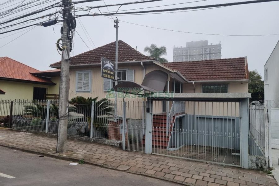 Casa com 160m², 3 dormitórios, no bairro Cruzeiro em Caxias do Sul para Comprar