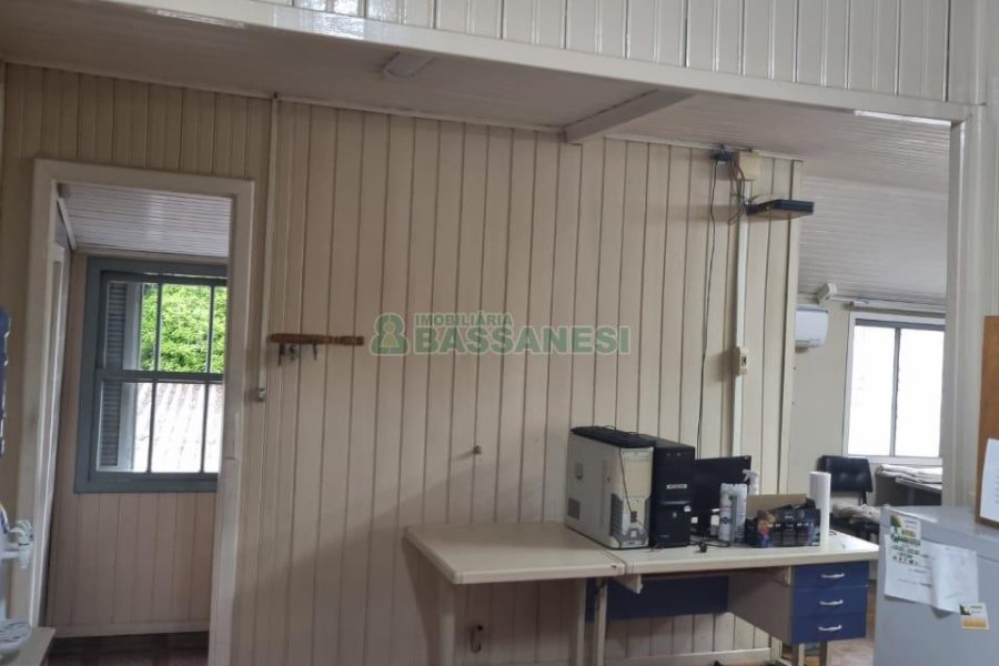 Casa com 160m², 3 dormitórios, no bairro Cruzeiro em Caxias do Sul para Comprar