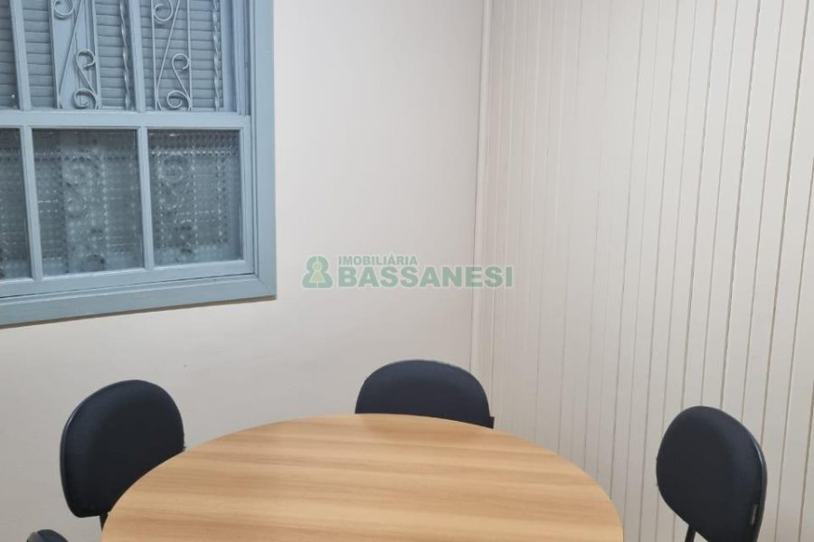 Casa com 160m², 3 dormitórios, no bairro Cruzeiro em Caxias do Sul para Comprar