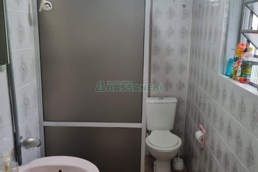 Casa com 160m², 3 dormitórios, no bairro Cruzeiro em Caxias do Sul para Comprar