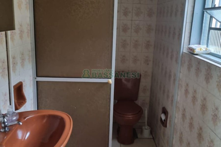 Casa com 160m², 3 dormitórios, no bairro Cruzeiro em Caxias do Sul para Comprar