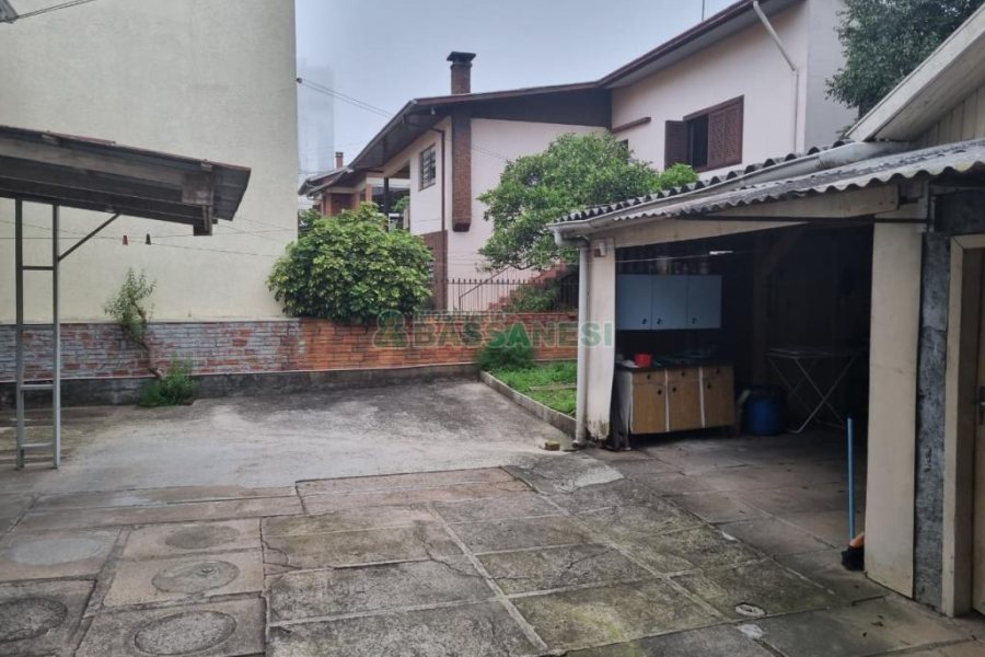 Casa com 160m², 3 dormitórios, no bairro Cruzeiro em Caxias do Sul para Comprar