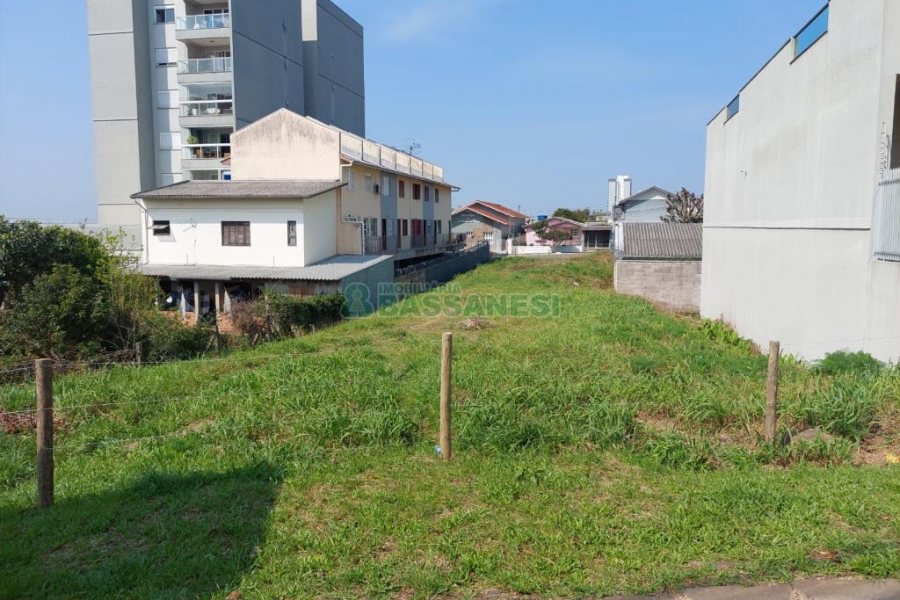 Terreno com 469m², no bairro Charqueadas em Caxias do Sul para Comprar