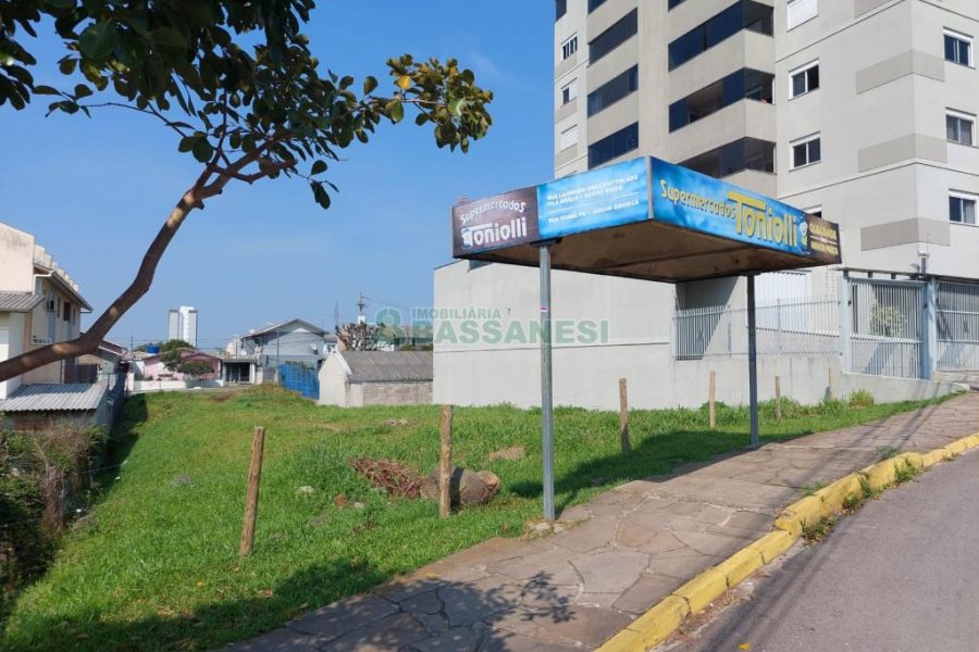 Terreno com 469m², no bairro Charqueadas em Caxias do Sul para Comprar