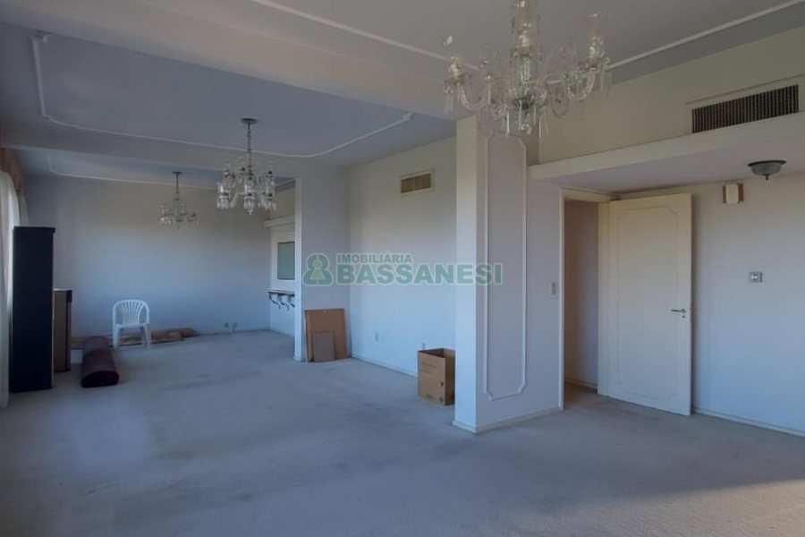 Apartamento com 236m², 4 dormitórios, 1 vaga, no bairro Exposição em Caxias do Sul para Comprar