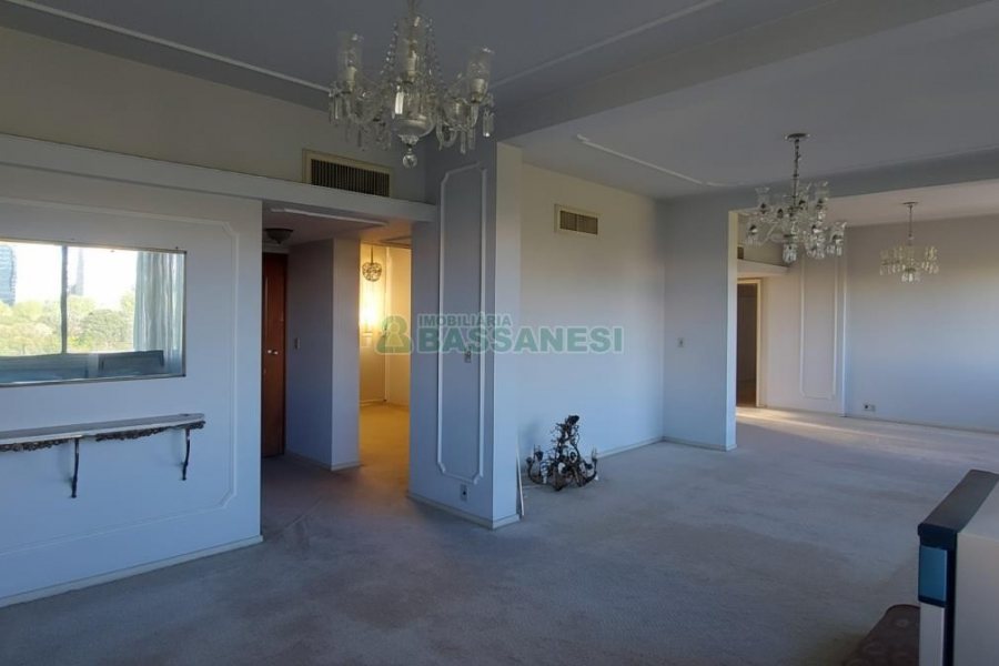 Apartamento com 236m², 4 dormitórios, 1 vaga, no bairro Exposição em Caxias do Sul para Comprar