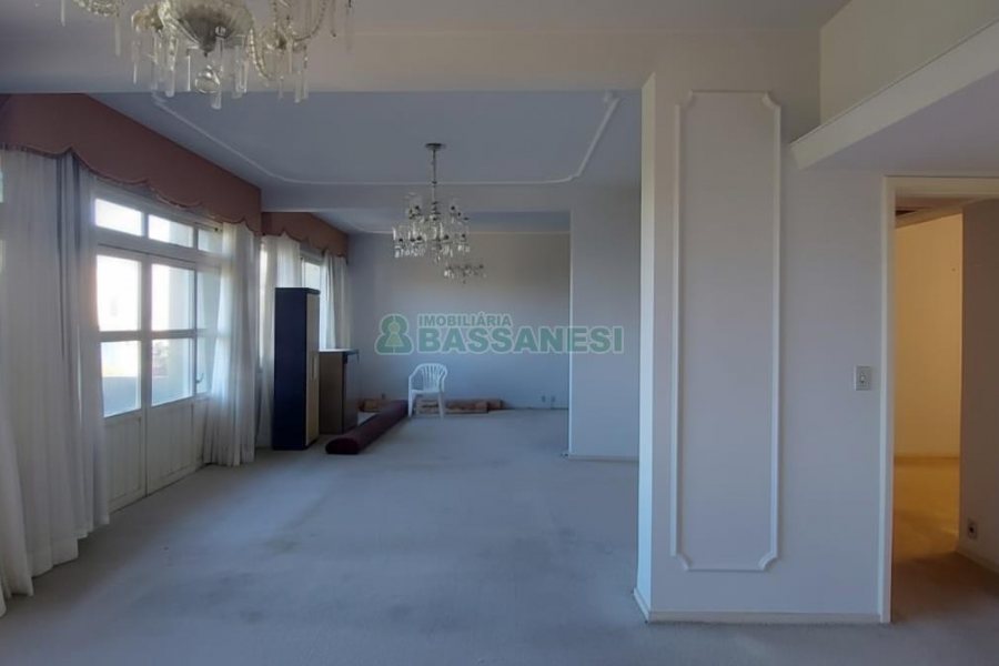 Apartamento com 236m², 4 dormitórios, 1 vaga, no bairro Exposição em Caxias do Sul para Comprar