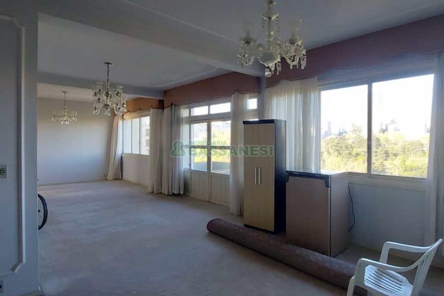 Apartamento com 236m², 4 dormitórios, 1 vaga, no bairro Exposição em Caxias do Sul para Comprar