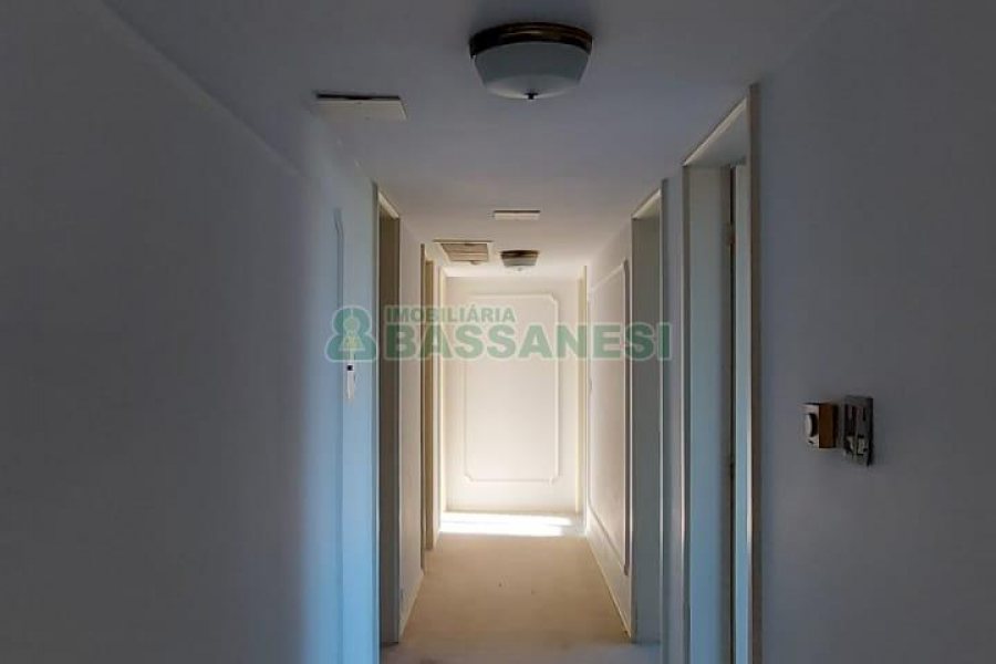 Apartamento com 236m², 4 dormitórios, 1 vaga, no bairro Exposição em Caxias do Sul para Comprar