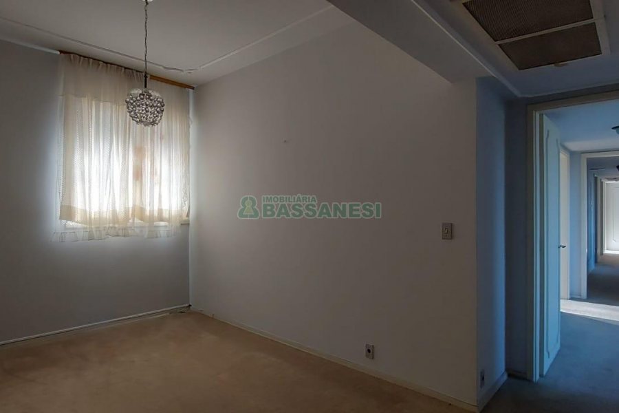 Apartamento com 236m², 4 dormitórios, 1 vaga, no bairro Exposição em Caxias do Sul para Comprar