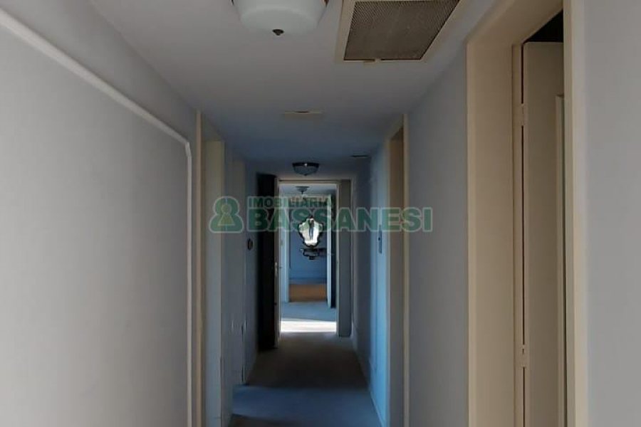 Apartamento com 236m², 4 dormitórios, 1 vaga, no bairro Exposição em Caxias do Sul para Comprar