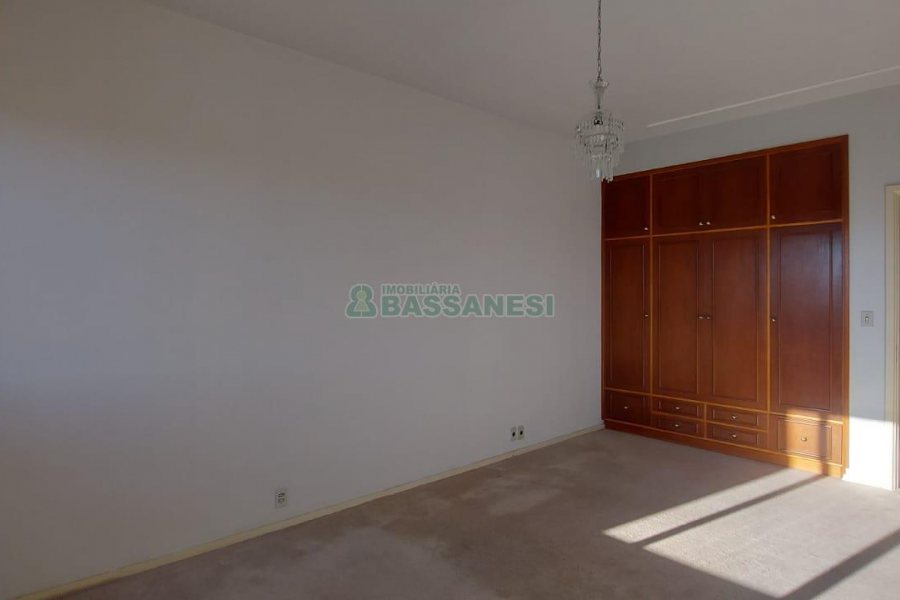 Apartamento com 236m², 4 dormitórios, 1 vaga, no bairro Exposição em Caxias do Sul para Comprar