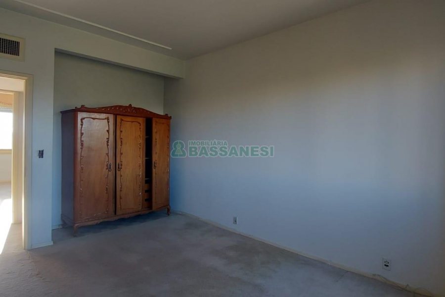 Apartamento com 236m², 4 dormitórios, 1 vaga, no bairro Exposição em Caxias do Sul para Comprar