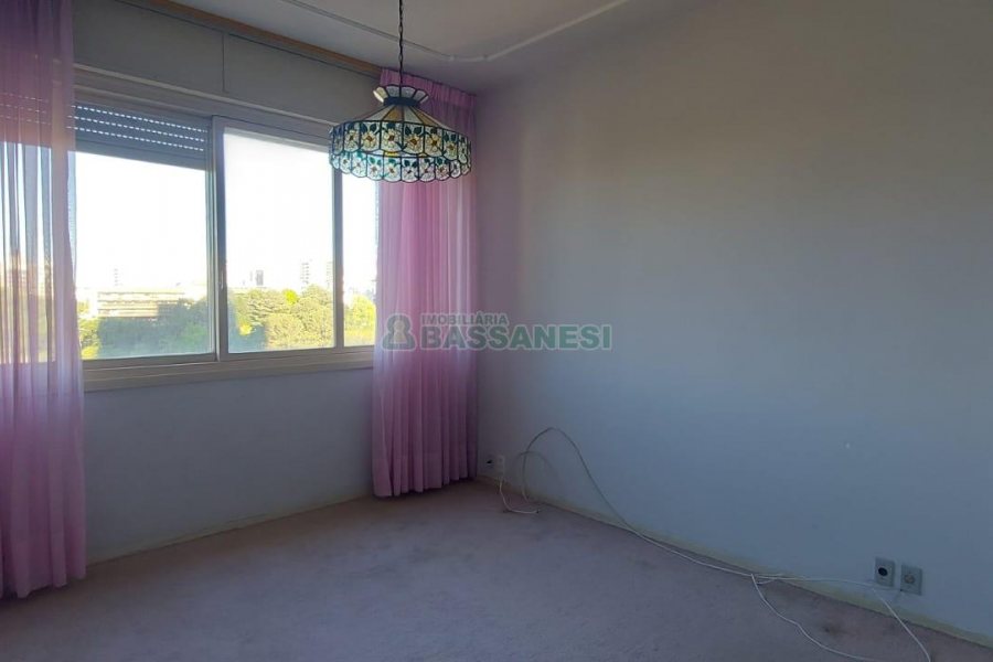 Apartamento com 236m², 4 dormitórios, 1 vaga, no bairro Exposição em Caxias do Sul para Comprar