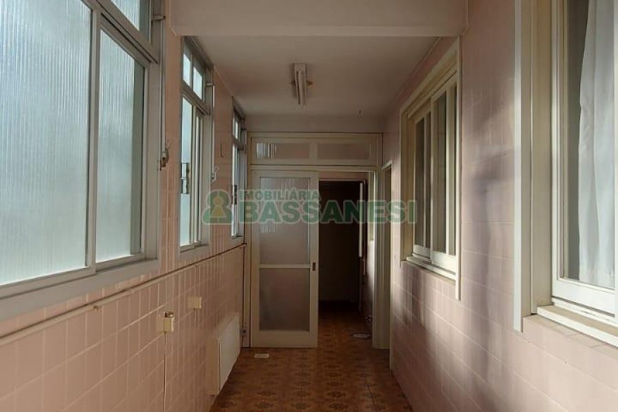 Apartamento com 236m², 4 dormitórios, 1 vaga, no bairro Exposição em Caxias do Sul para Comprar