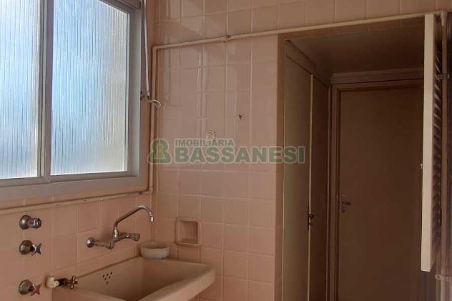 Apartamento com 236m², 4 dormitórios, 1 vaga, no bairro Exposição em Caxias do Sul para Comprar