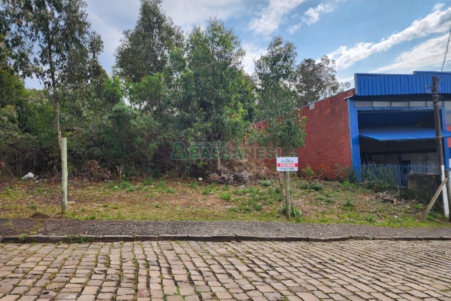Terreno com 360m², no bairro Sanvitto em Caxias do Sul para Comprar