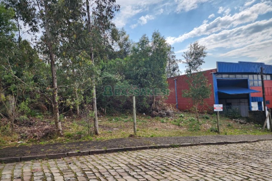 Terreno com 360m², no bairro Sanvitto em Caxias do Sul para Comprar