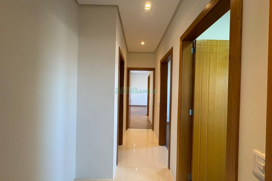 Apartamento com 160m², 3 dormitórios, 4 vagas, no bairro Charqueadas em Caxias do Sul para Alugar