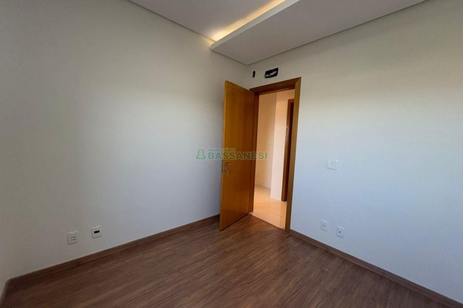 Apartamento com 160m², 3 dormitórios, 4 vagas, no bairro Charqueadas em Caxias do Sul para Alugar