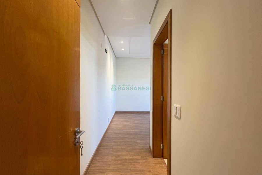 Apartamento com 160m², 3 dormitórios, 4 vagas, no bairro Charqueadas em Caxias do Sul para Alugar