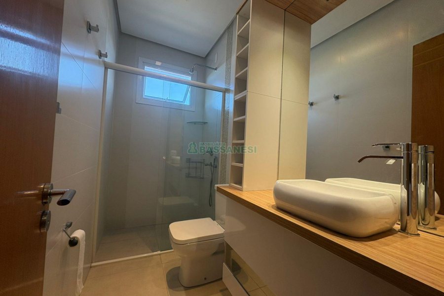Apartamento com 160m², 3 dormitórios, 4 vagas, no bairro Charqueadas em Caxias do Sul para Alugar