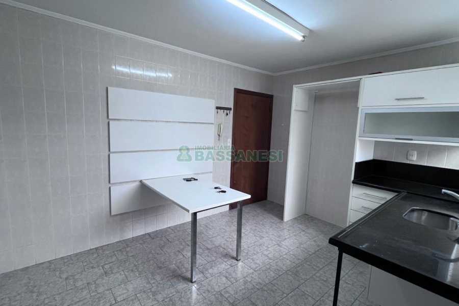 Apartamento com 147m², 3 dormitórios, 2 vagas, no bairro Panazzolo em Caxias do Sul para Alugar ou Comprar
