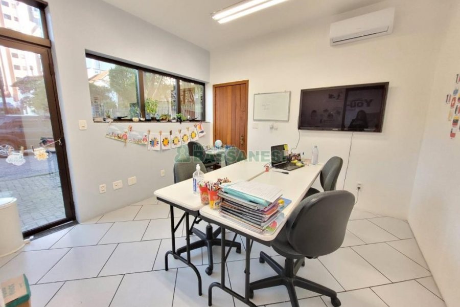 Predio com 200m², 12 vagas, no bairro Exposição em Caxias do Sul para Comprar